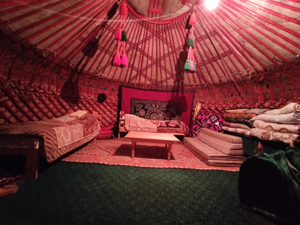 Karakol Yurt Lodge Екстер'єр фото