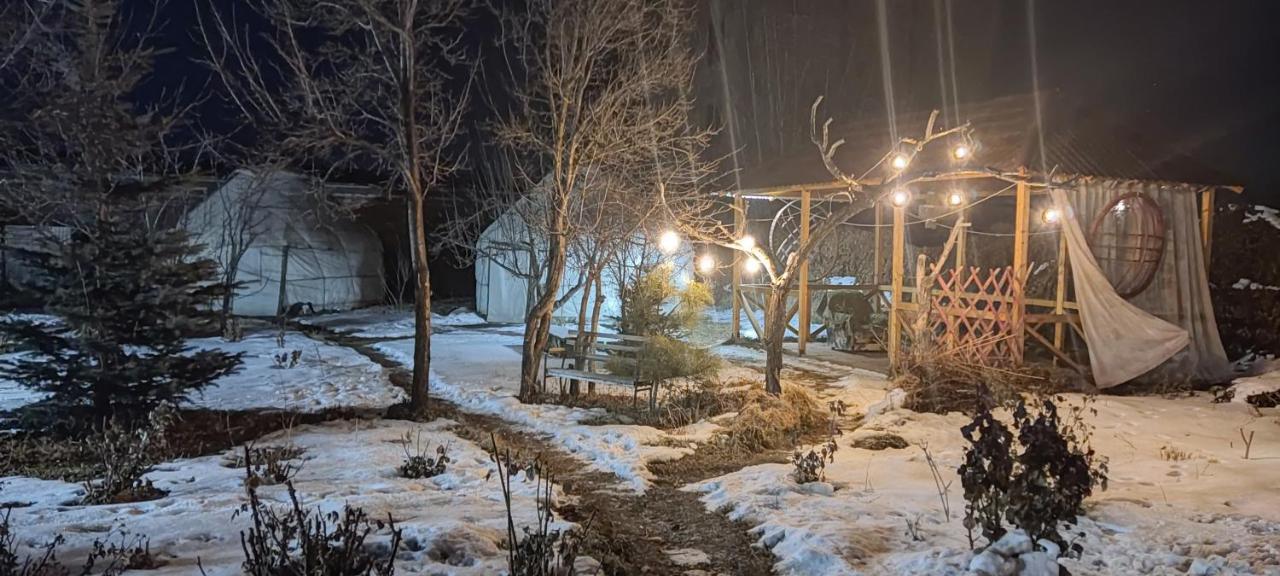 Karakol Yurt Lodge Екстер'єр фото