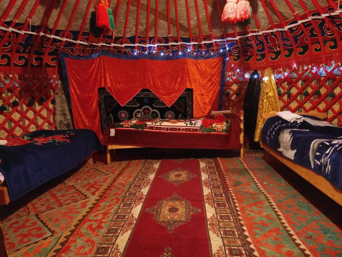 Karakol Yurt Lodge Екстер'єр фото