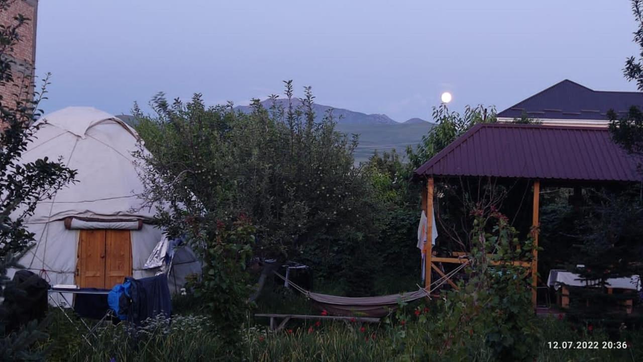 Karakol Yurt Lodge Екстер'єр фото