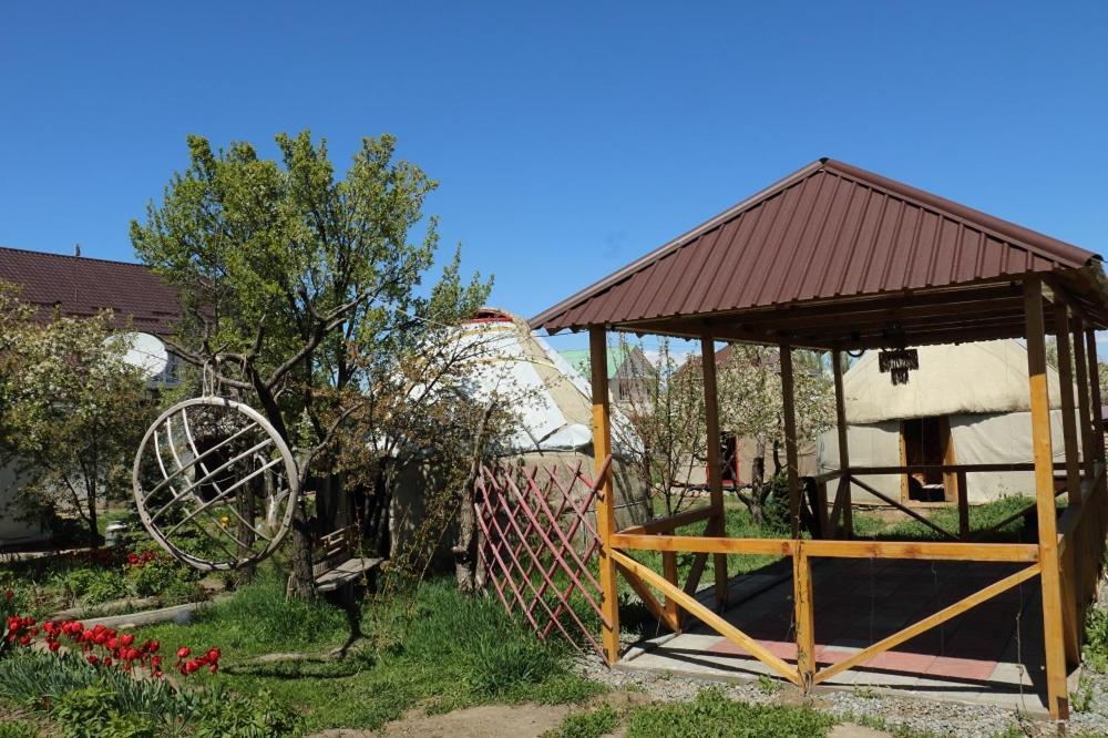Karakol Yurt Lodge Екстер'єр фото