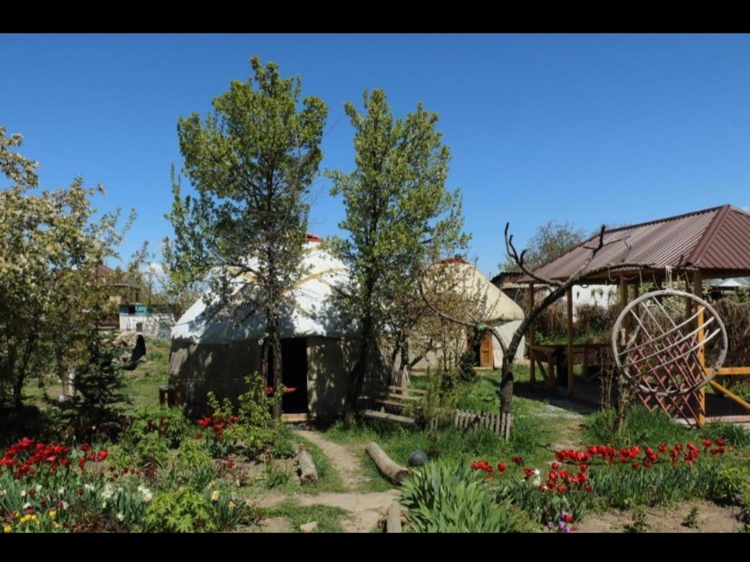 Karakol Yurt Lodge Екстер'єр фото